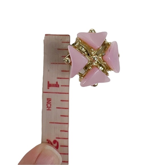 Vintage Pink Thermoset Pinwheel Geometric Gold Tone Clip On Earrings - Picture 12 of 12